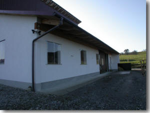 Nordstall an der Longierhalle von aussen